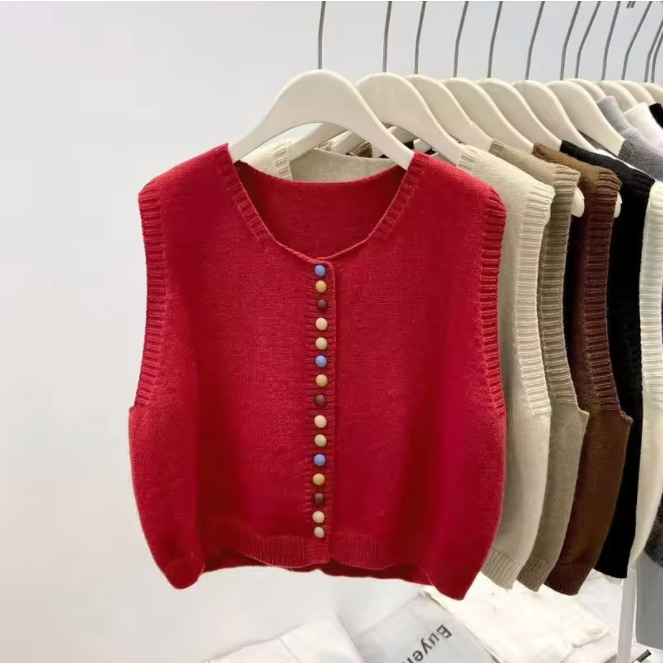 COLOR-BUTTON KNIT VEST